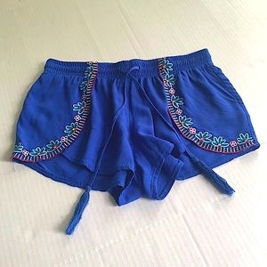 M to W shorts with embroidery front